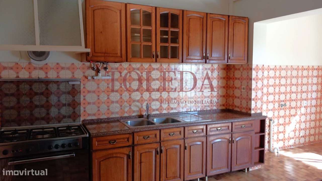 Moradia Bifamiliar com 2 T3 em Vialonga-6