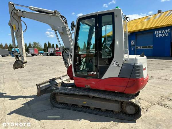 Takeuchi TB250 - 7