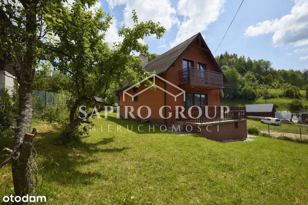 Dom w otoczeniu zieleni i natury-0