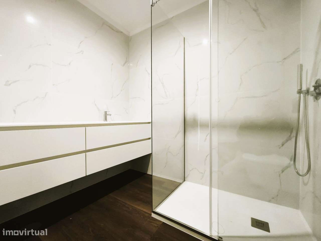 Apartamento T4 Novo (com Terraço e Centro Cidade)-18