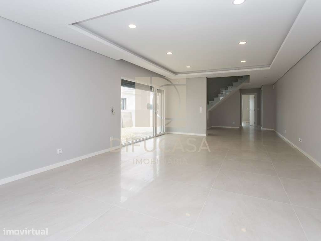 R235 - Moradia T4 Pronta Habitar Centro de Fernão Ferro - Grande imagem: 5/34