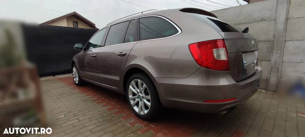 Skoda Superb 2.0 TDI DSG Exclusive - 2