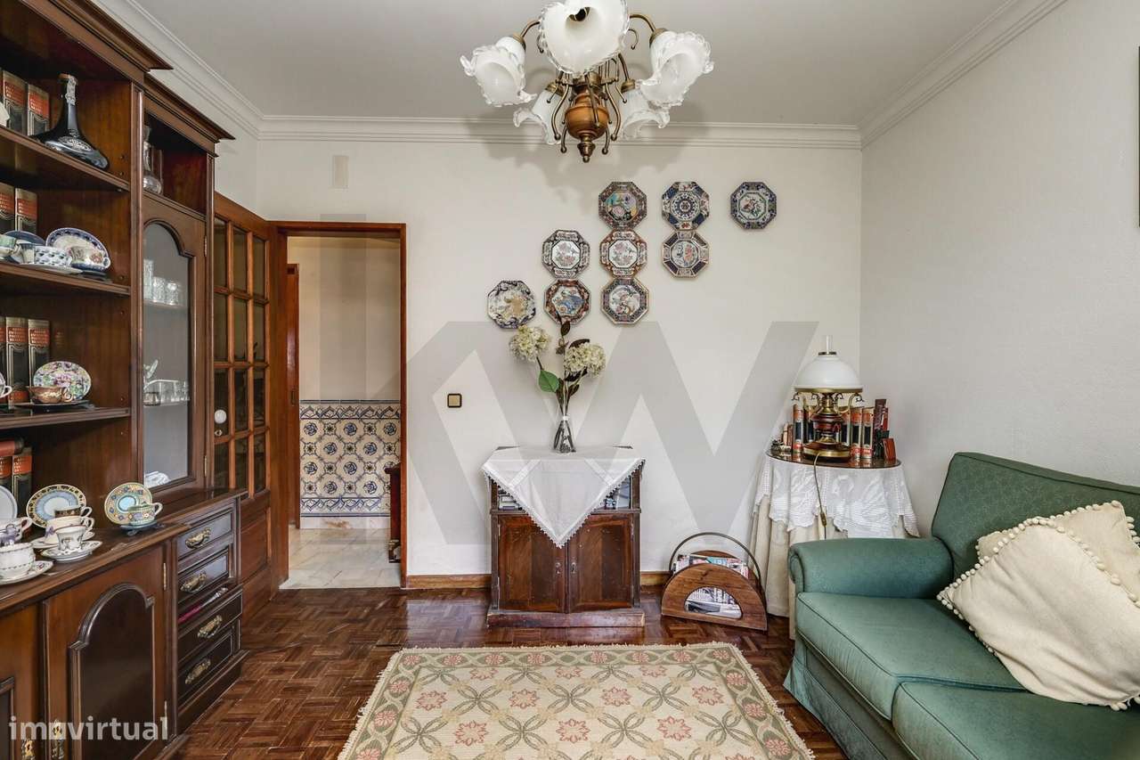 Moradia T6 em Sintra com jardim, garagem e vista de mar ao fundo-9