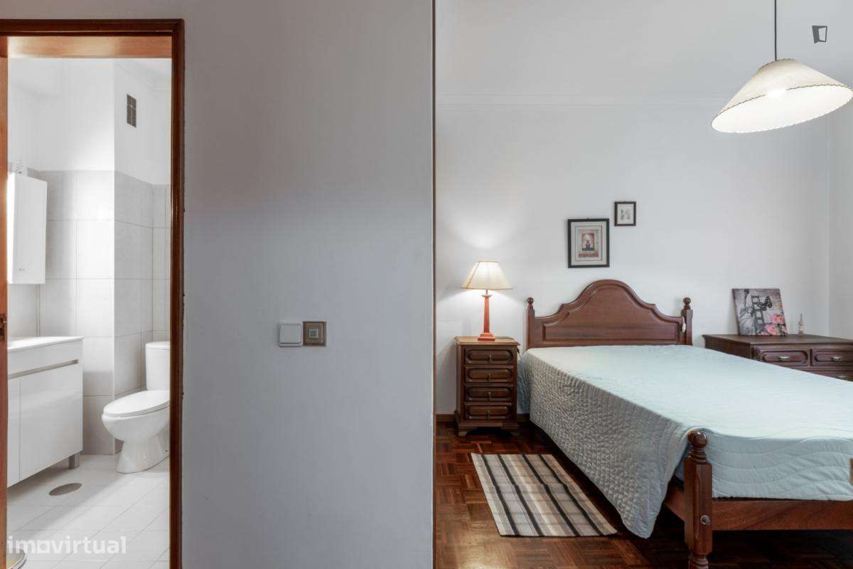 Quarto - localizado em Arregaça Coimbra - Grande imagem: 2/20