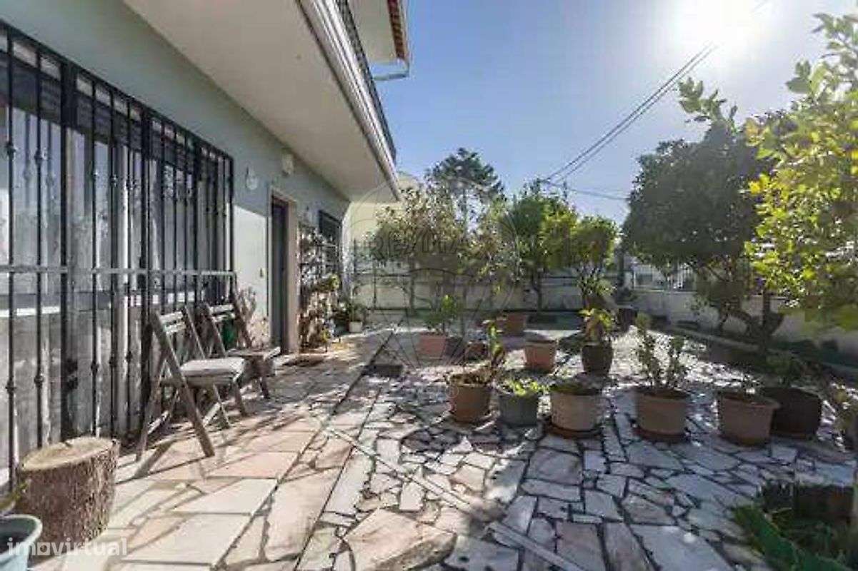 Moradia T6 para venda-5