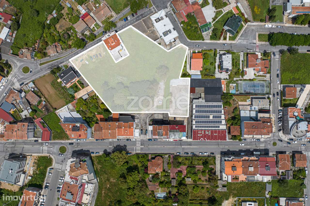 Terreno com capacidade construtiva no centro de São João da Madeira - Grande imagem: 1/14