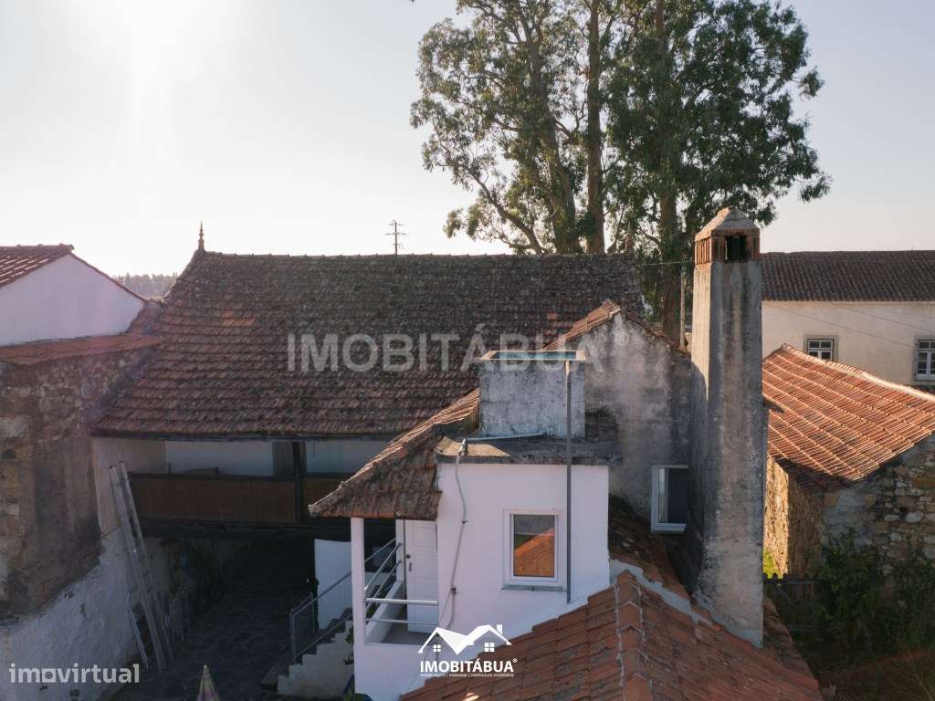 Casa Tradicional Portuguesa com Quintal, Vista e Muitos Detalhes Au...-35
