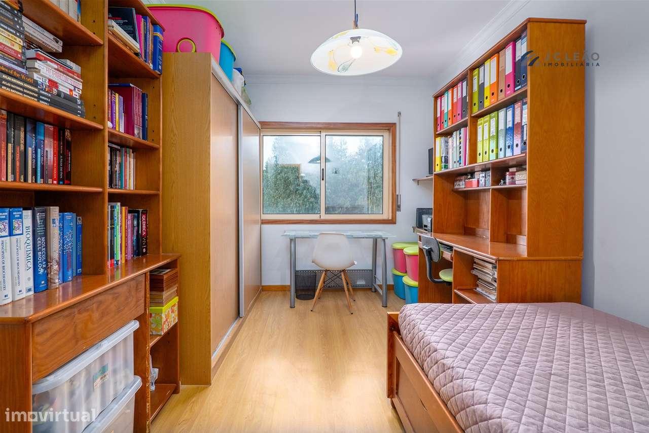 T3 com Excelente Exposição Solar no Coração de Paredes-28