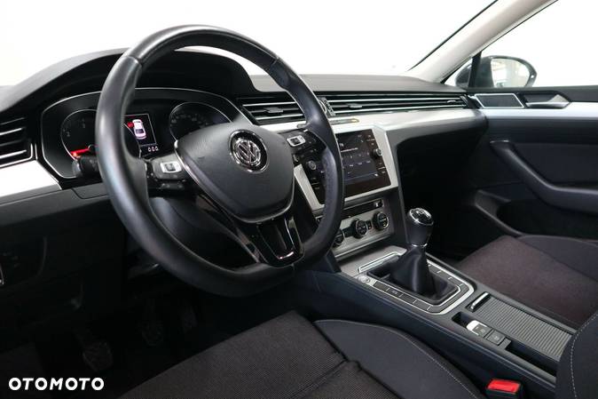 Volkswagen Passat 2.0 TDI SCR Comfortline - 8