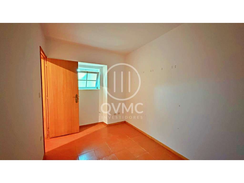 Moradia T2+1 em Mem Martins com logradouro-21