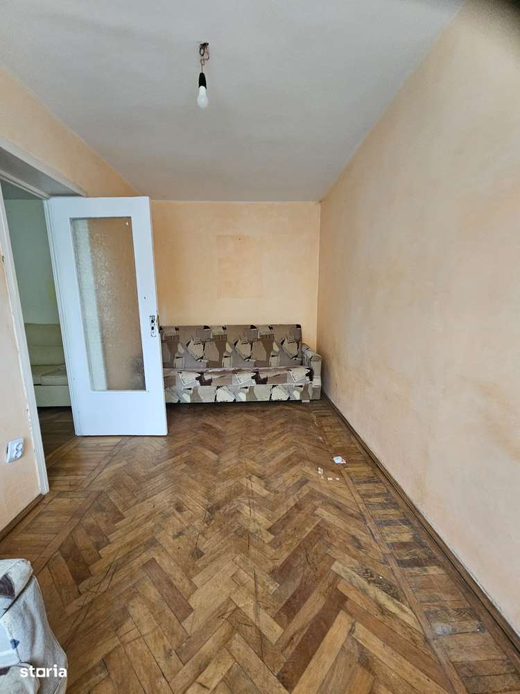 Ultracentral -parter , apartament cu trei camere, parcare-2