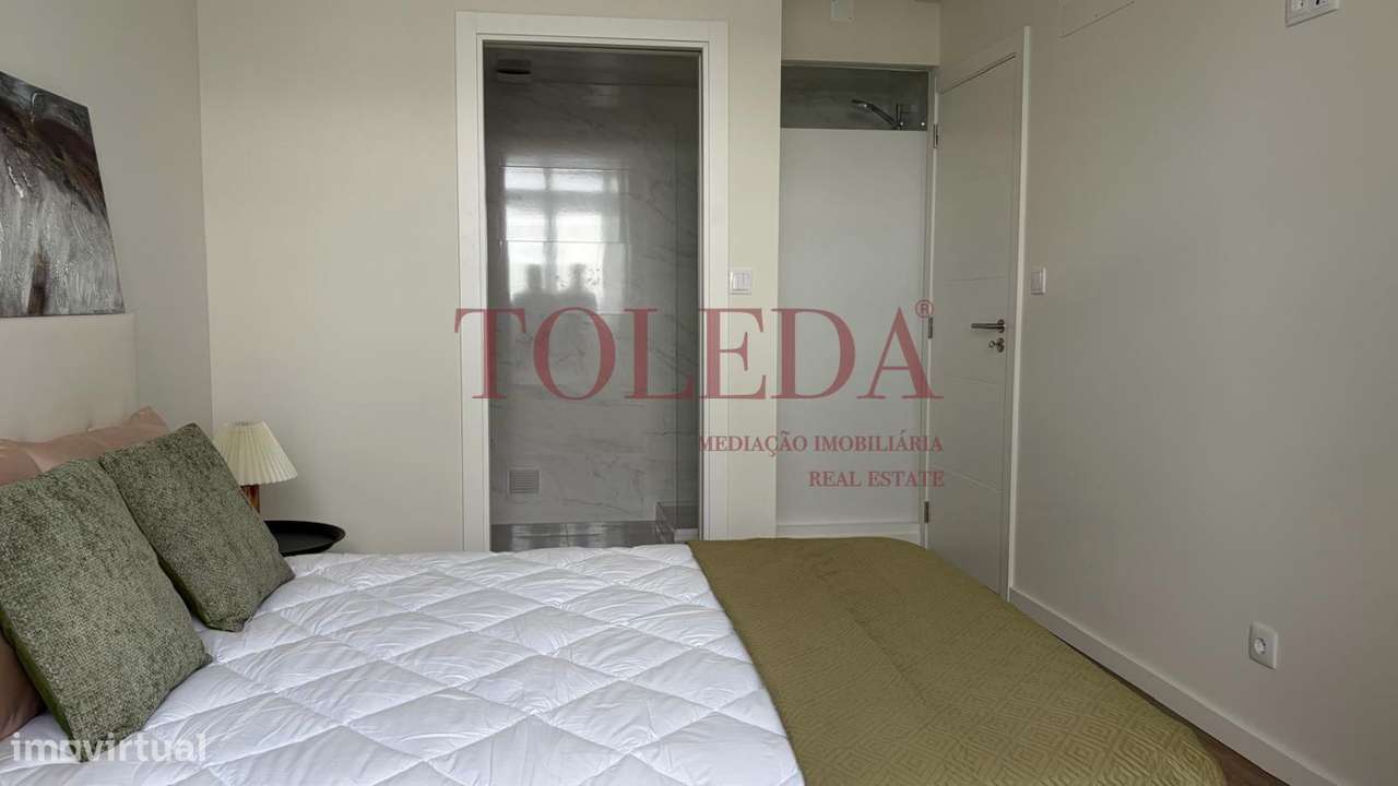 Apartamento T3 Remodelado em Benfica com terraço-23