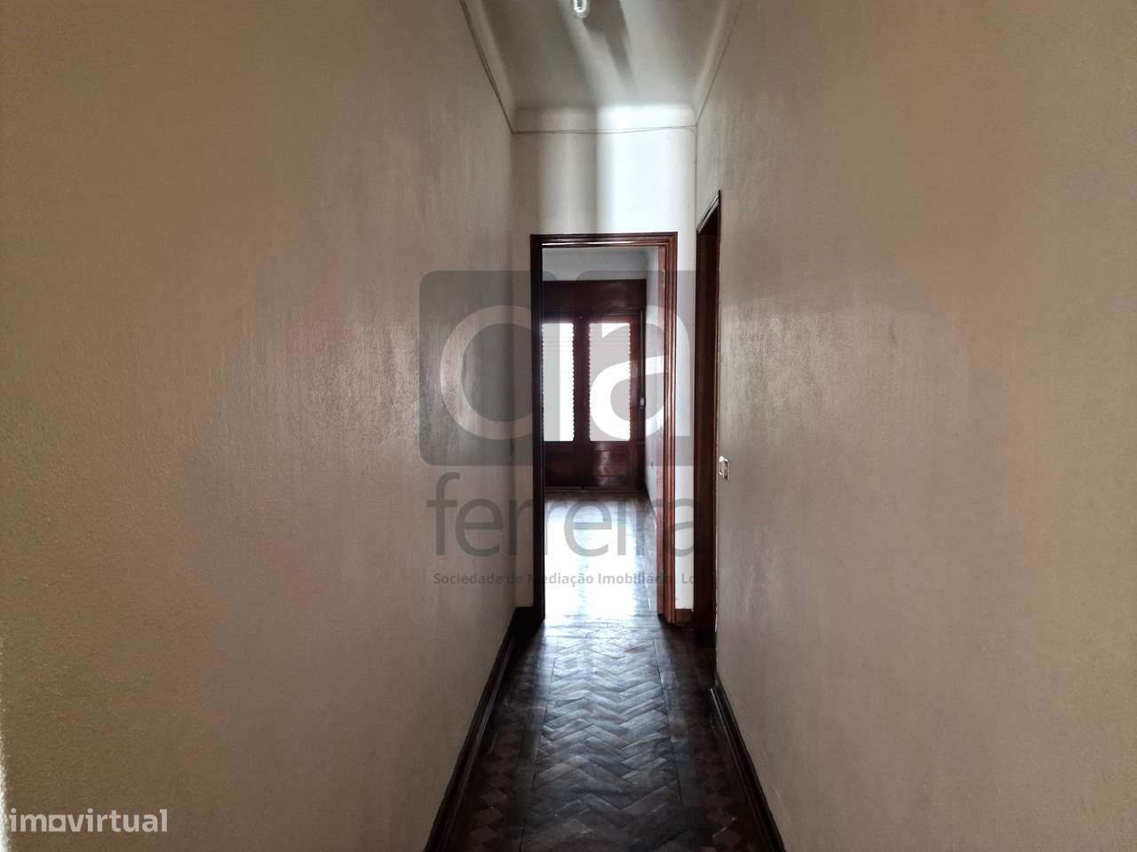 Moradia T4+2 em Almeirim com garagem e quintal-7