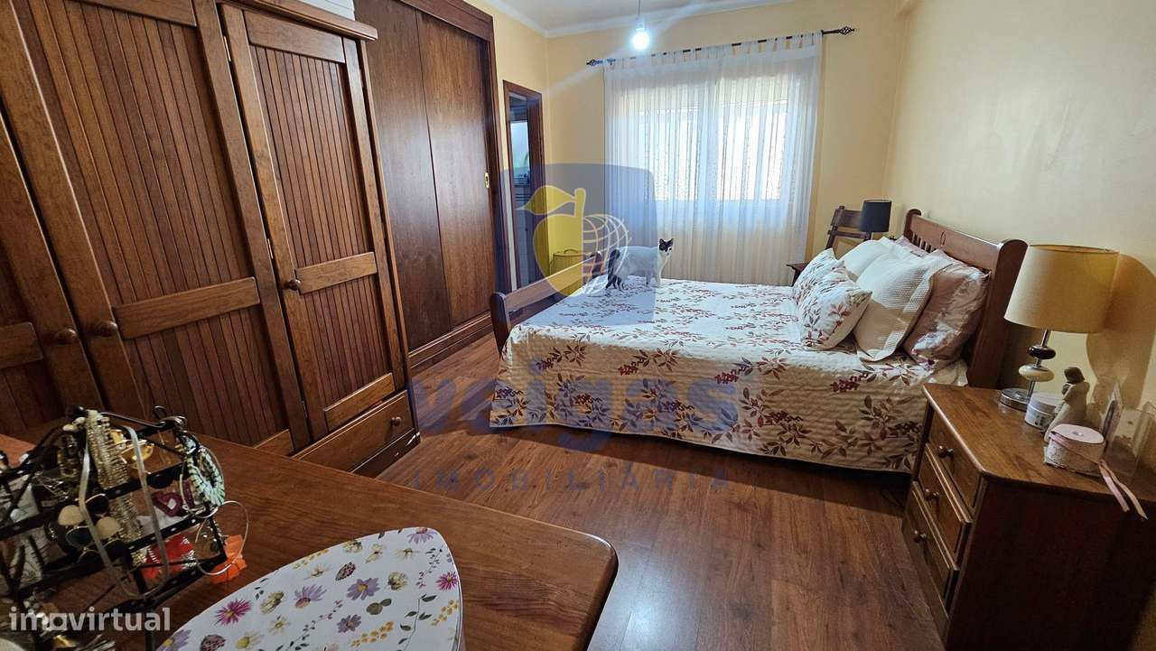 Apartamento T4 com 3 WC e Estacionamento-26