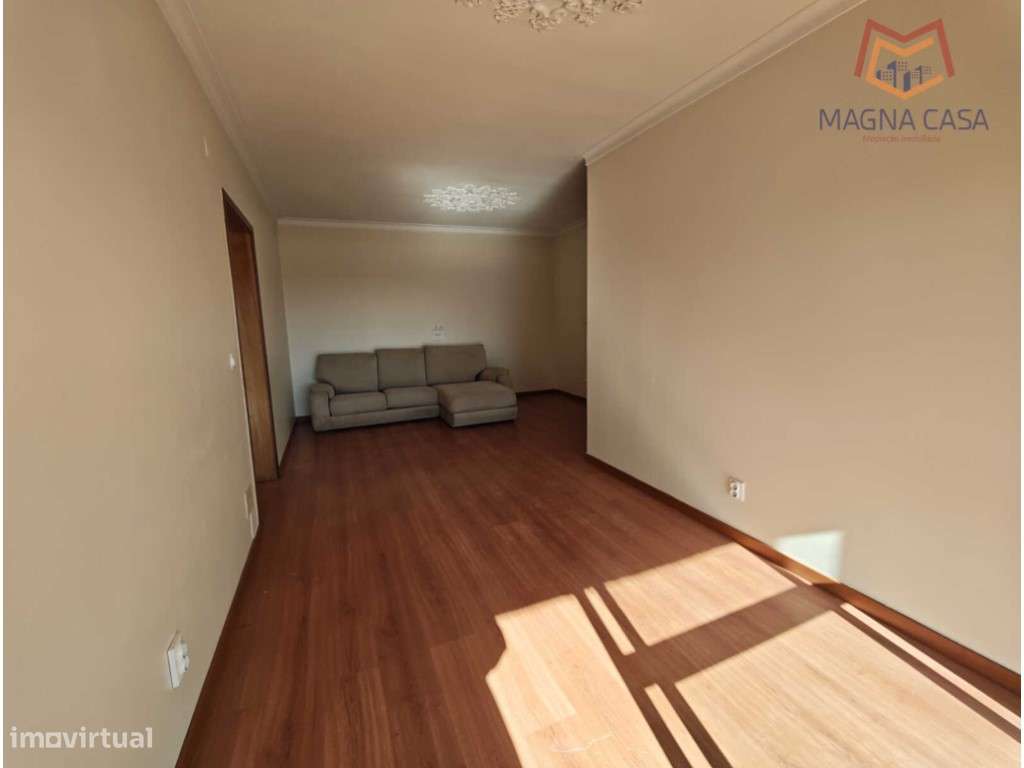 T2 (3 assoalhadas) com Boa Distribuição de Áreas - Rua do Mirante, ...-12