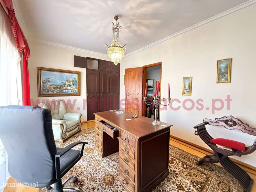 Moradia V6 com Garagem Centro da Cidade-42