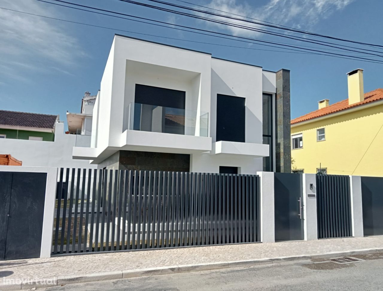 Moradia nova com piscina na Abóboda