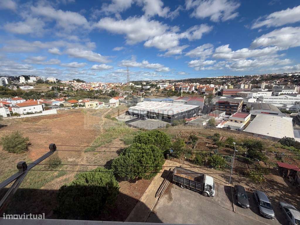 Vende-se T2 com arrecadação na Codivel, perto metro de Odivelas.-10