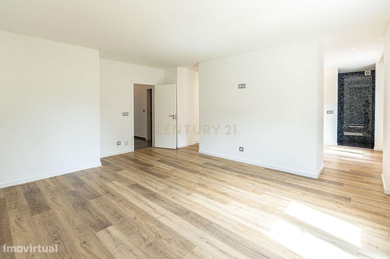 Moradia T6 de Luxo - 924 m² - Piscina -  São Pedro da Cadeira - Nova-22