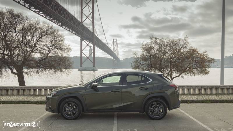 Lexus UX 250h Premium - 8