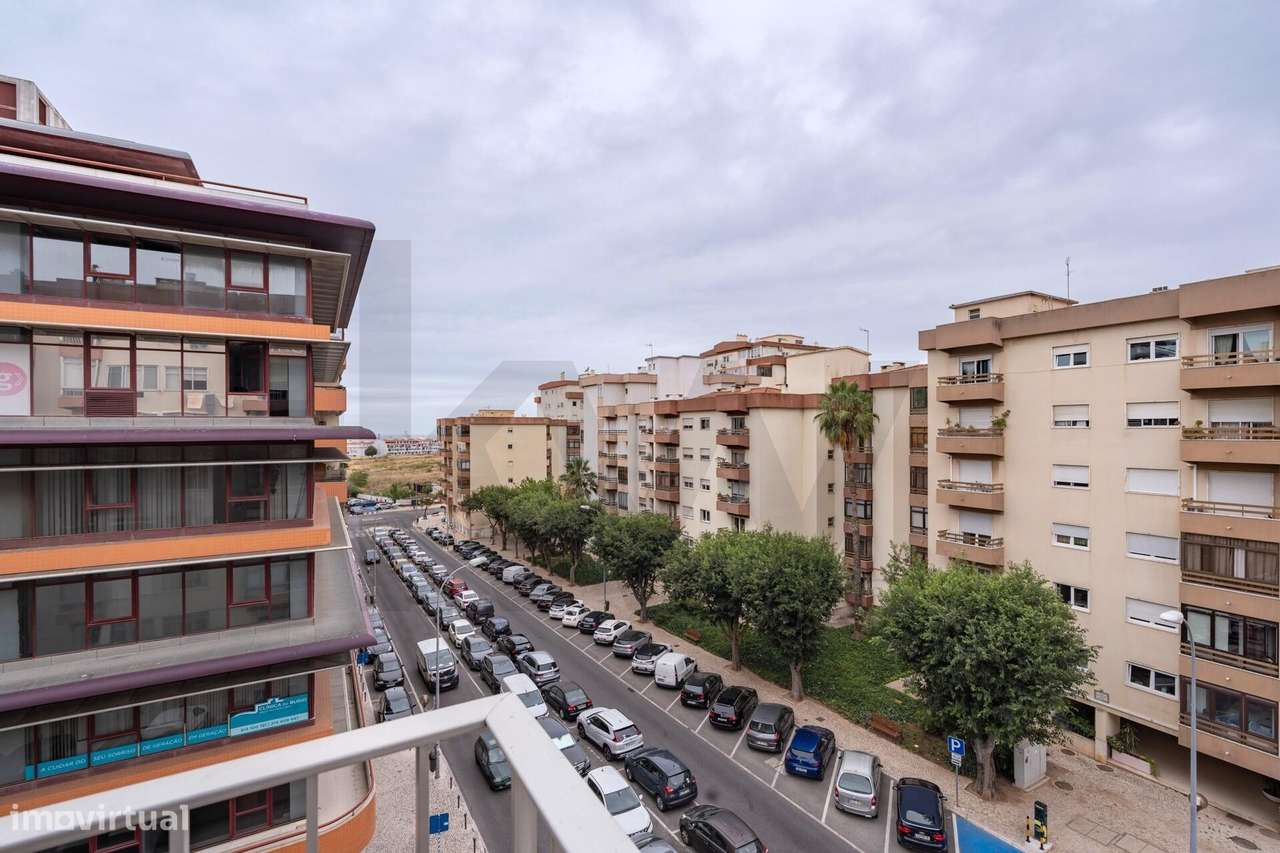 Apartamento T2 na Av. Dr. Francisco Sá Carneiro - Moinho das Antas - O-20