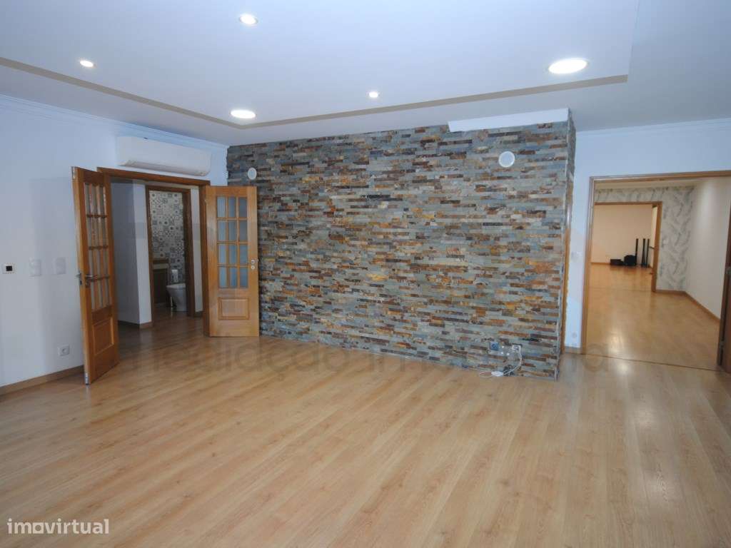 Excelente Apartamento Duplex T3+2 em Queijas - Oeiras - Grande imagem: 4/49