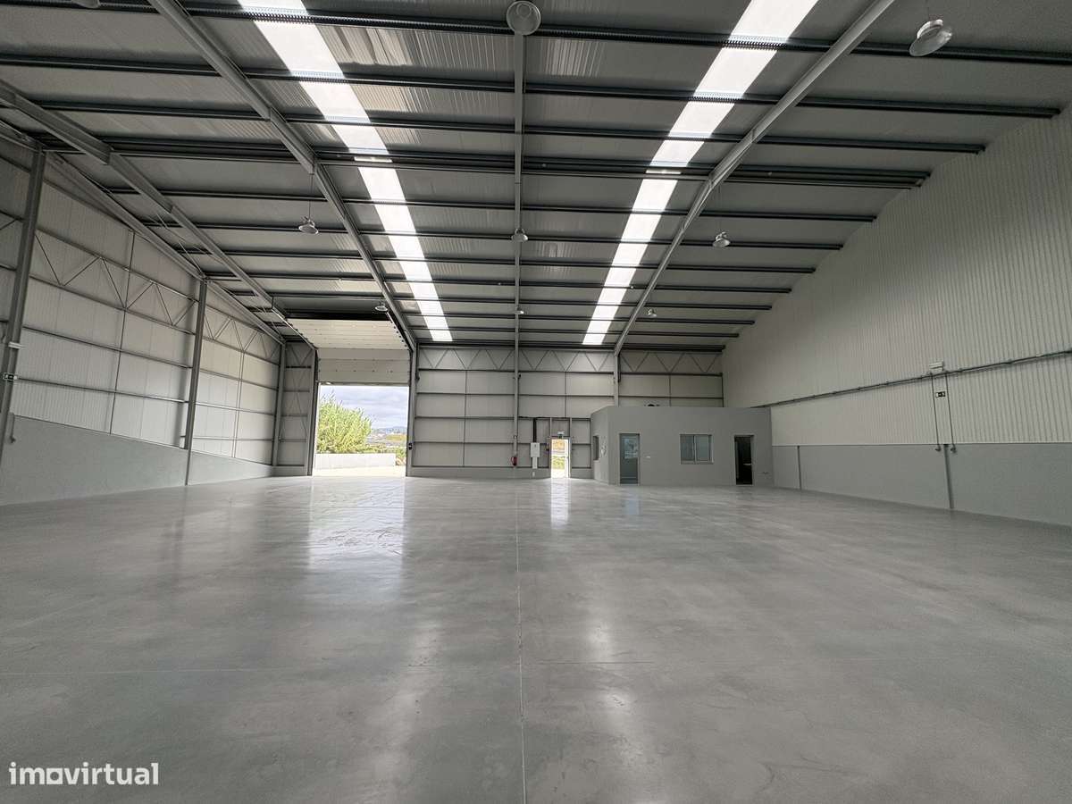 PAVILHÃO NOVO para arrendamento em frente á IC2/N1 - Grande imagem: 2/5