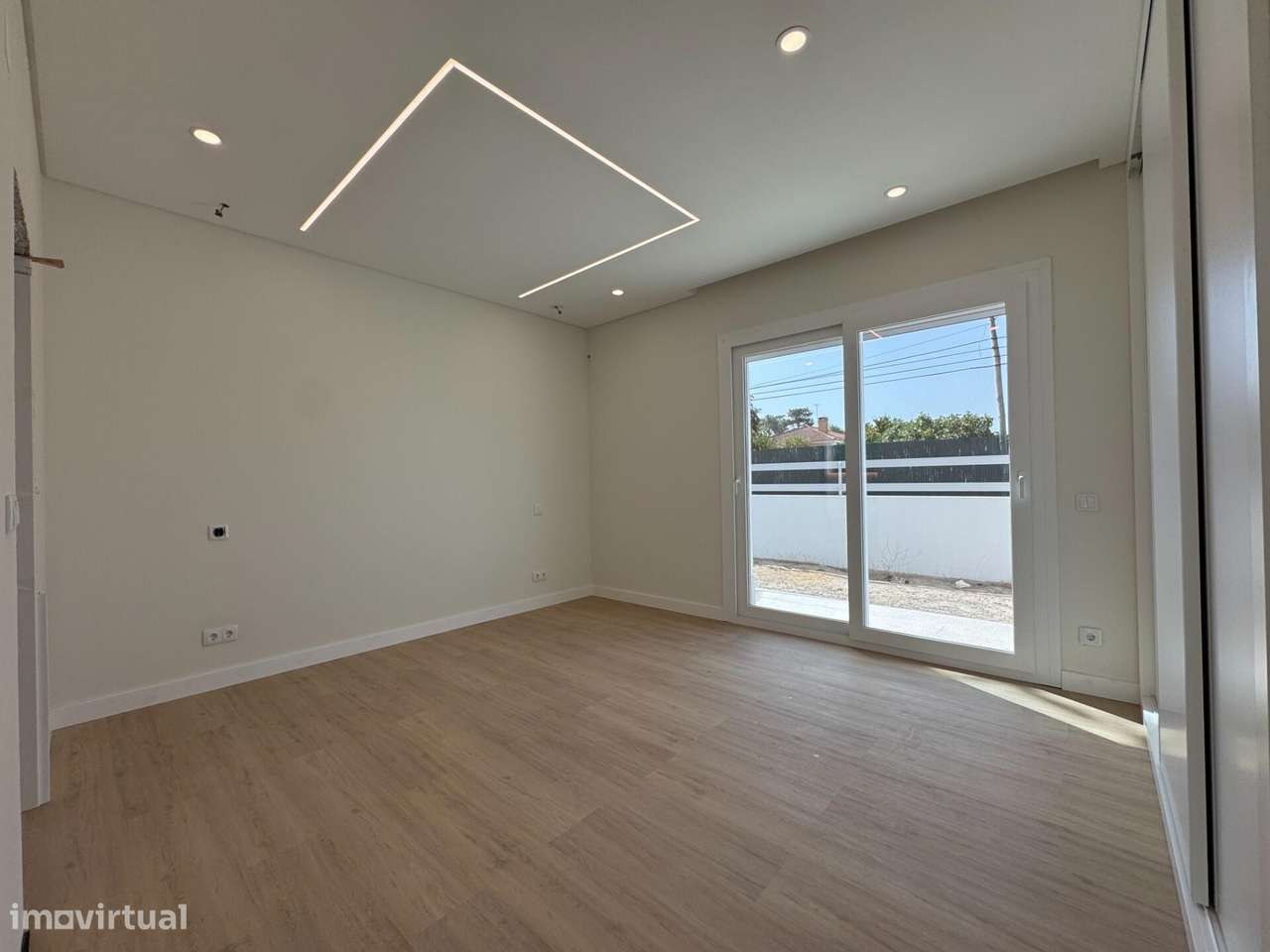 Nova Moradia T4 com Piscina na Vila de Azeitão-8