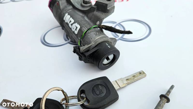 Seat Ibiza III 3 6L Stacyjka z kluczykami oraz wkładki Wkładka Klamka  Europa 4B0905851C - 5