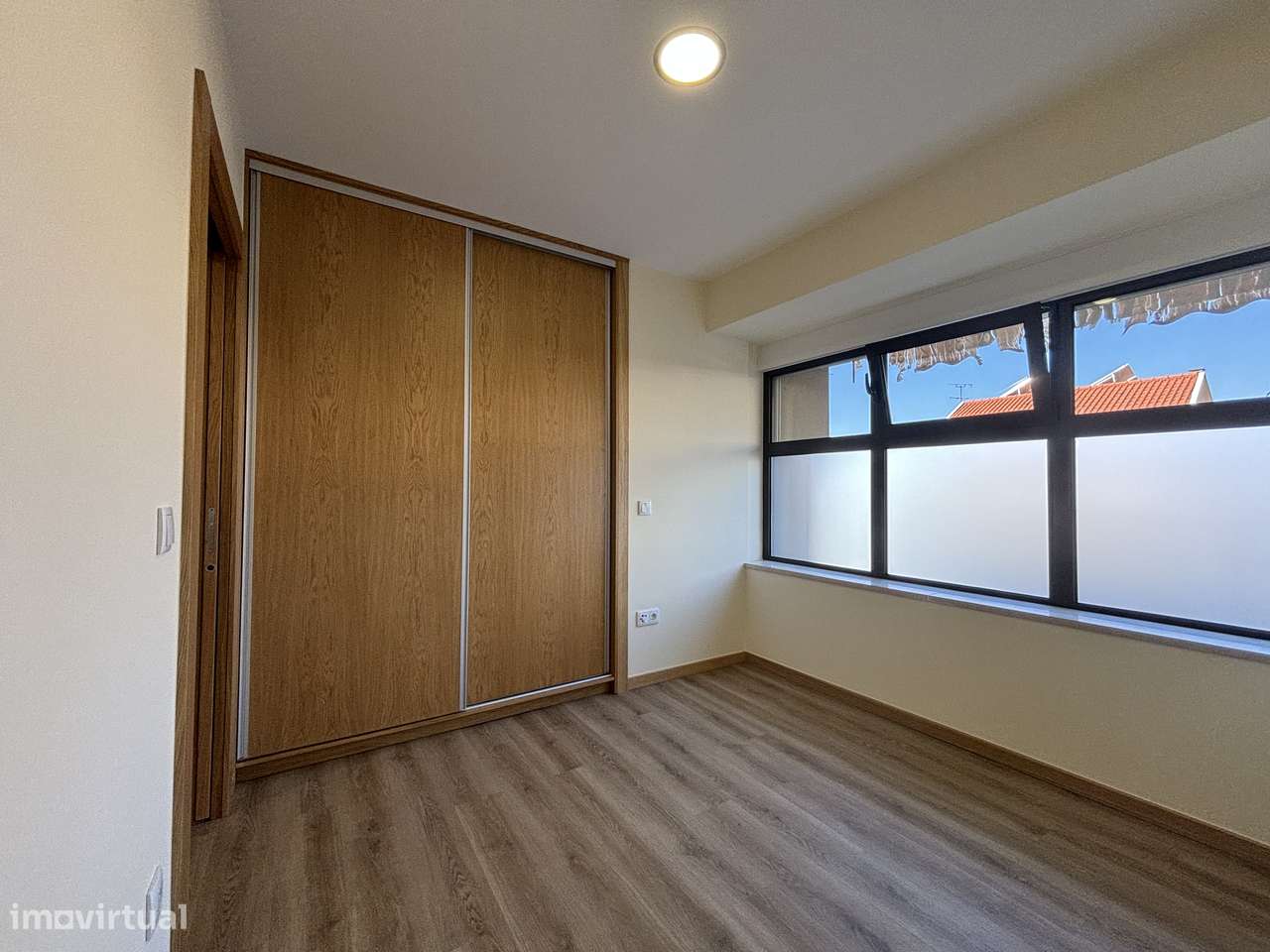 Arrenda-se loja comercial - centro Coimbra - Grande imagem: 3/8