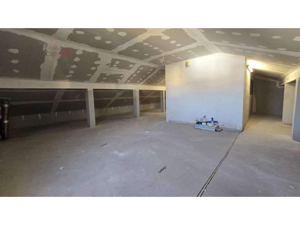 Vende-se Moradia nas Maroitas, São João da Talha - Loures - Grande imagem: 4/33