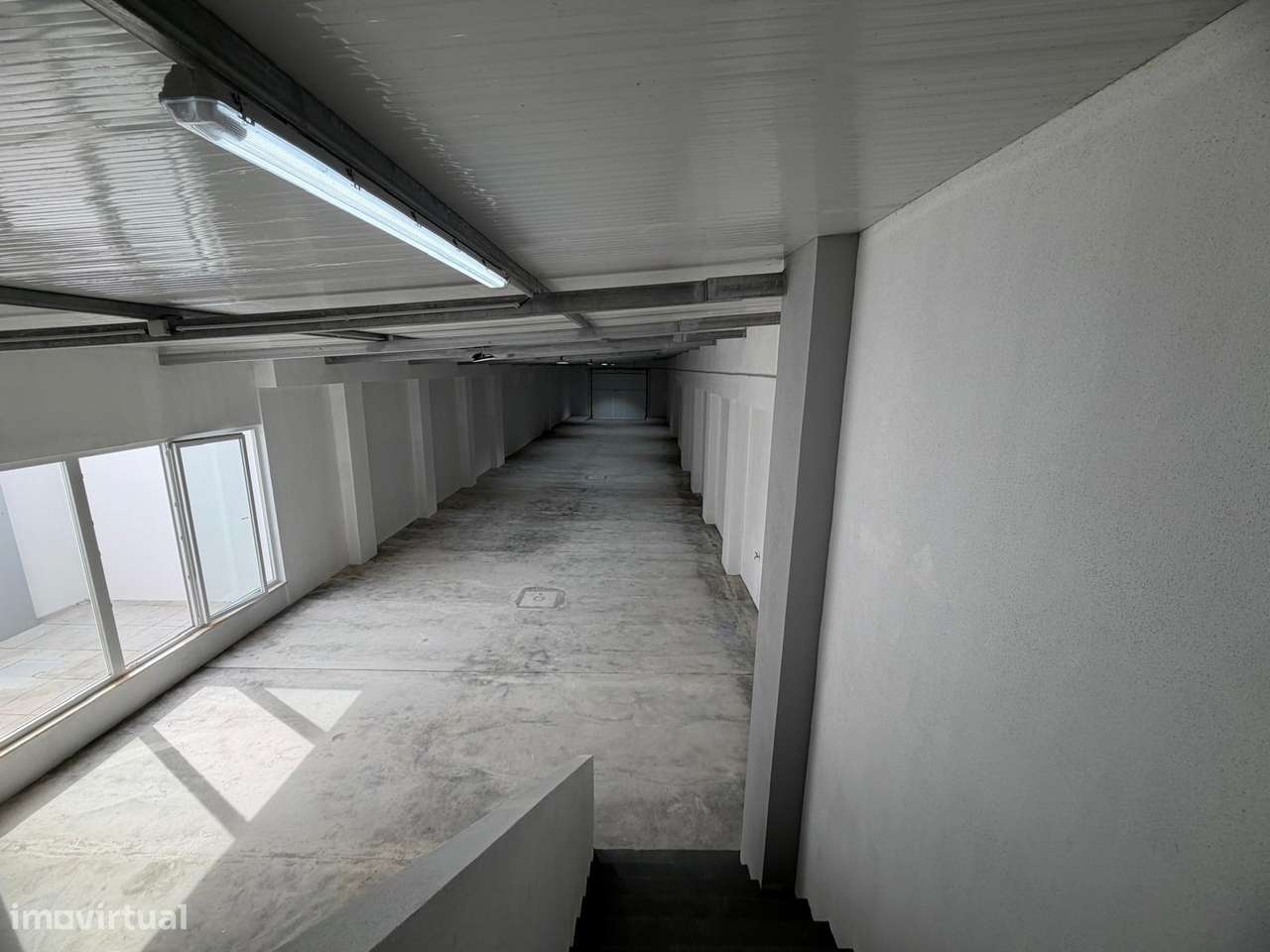 Armazém Totalmente Remodelado na Baixa da Banheira-13