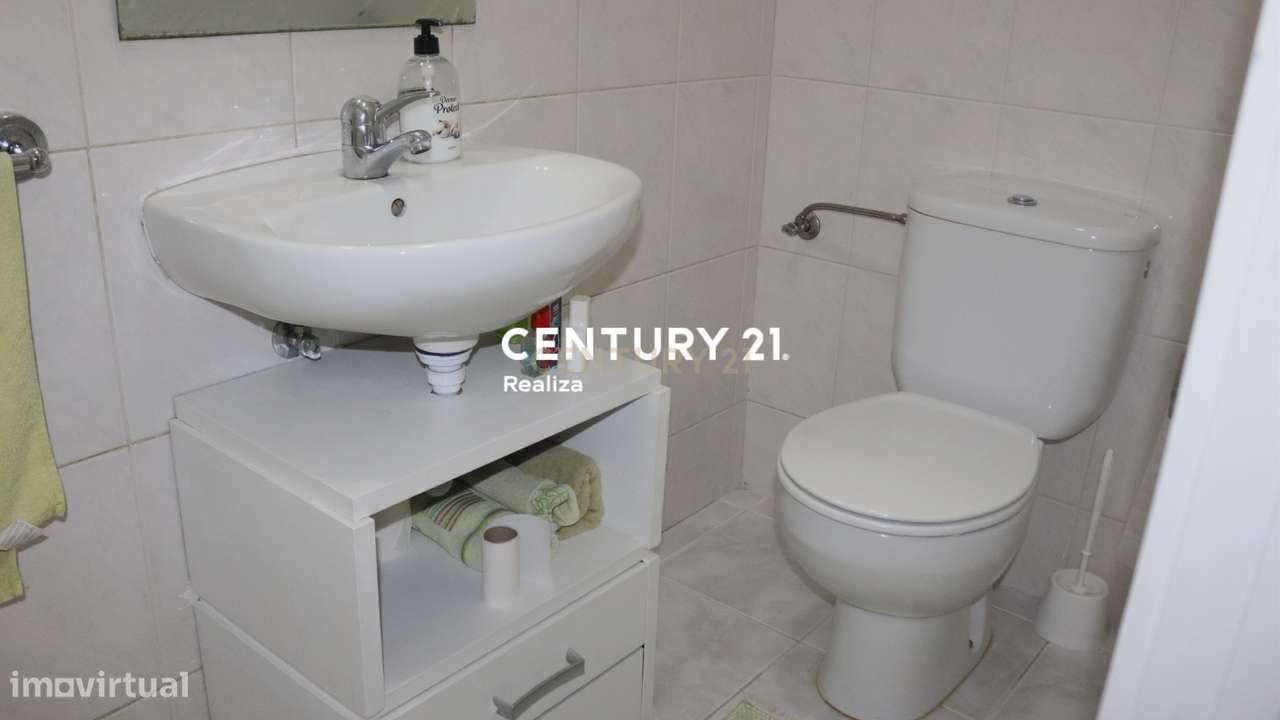 Apartamento T2 em Valongo com Garagem e Varandas-11