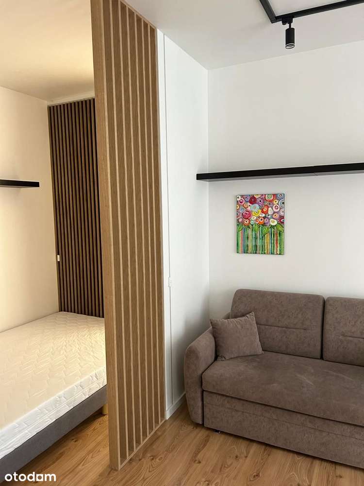 Przytulna kawalerka  z wydzieloną sypialnią , balkon 10m, ul. Chełmska - Widok 4