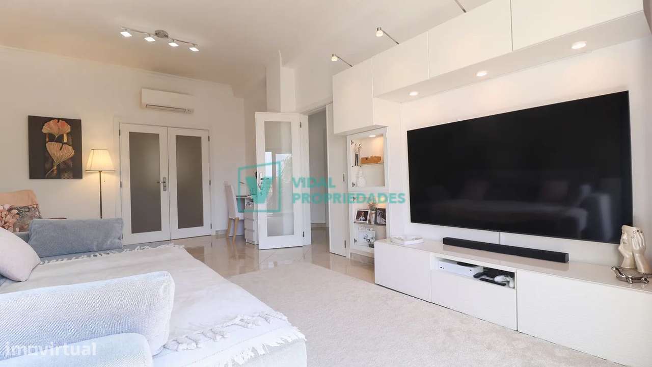 Apartamento T2 com garagem em box e piscina-17