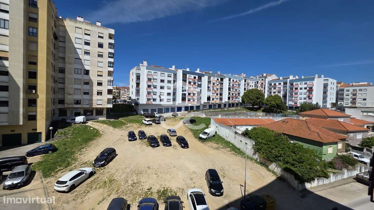 Apartamento T3 com Vista Cidade em Agualva e Mira-Sintra-16