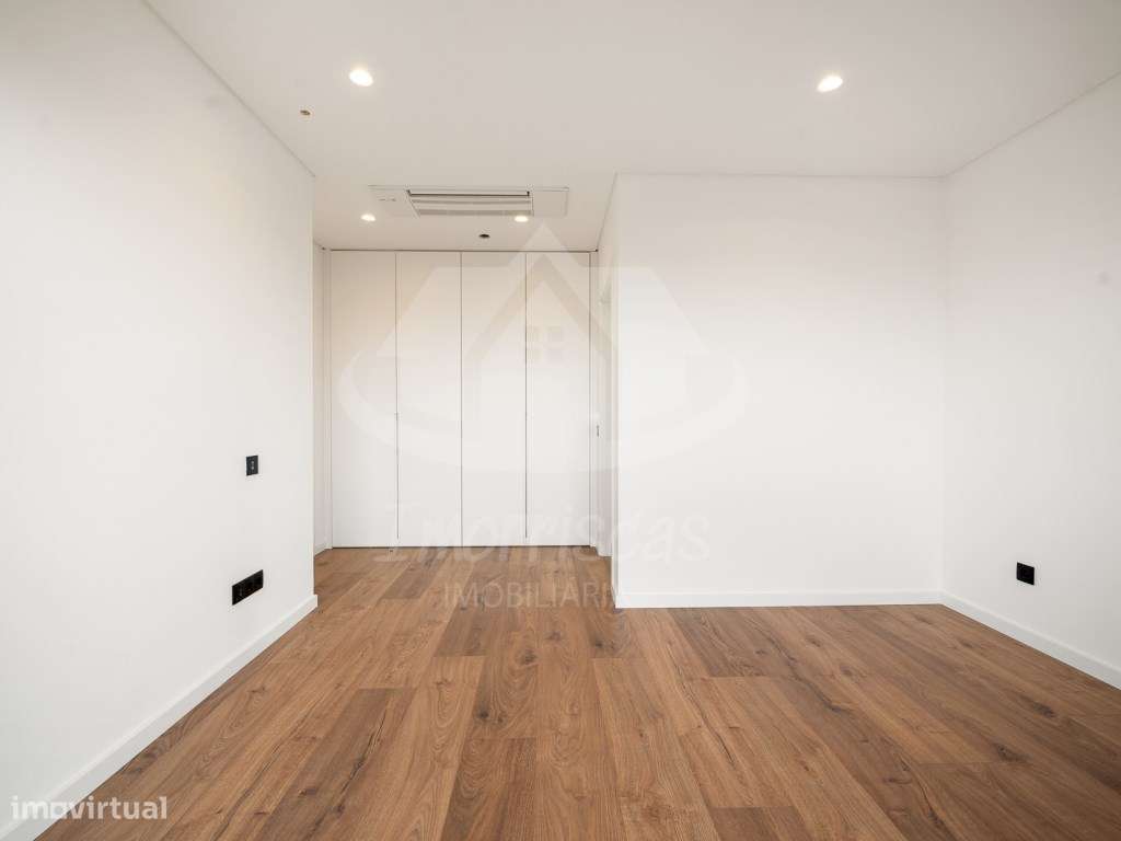 Moradia T4 com piscina e vista panorâmica em São João da Talha-26