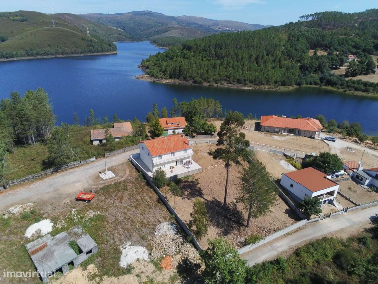 Moradia Exclusiva em "Ilha" Privativa na Albufeira de Venda Nova – Ger-17