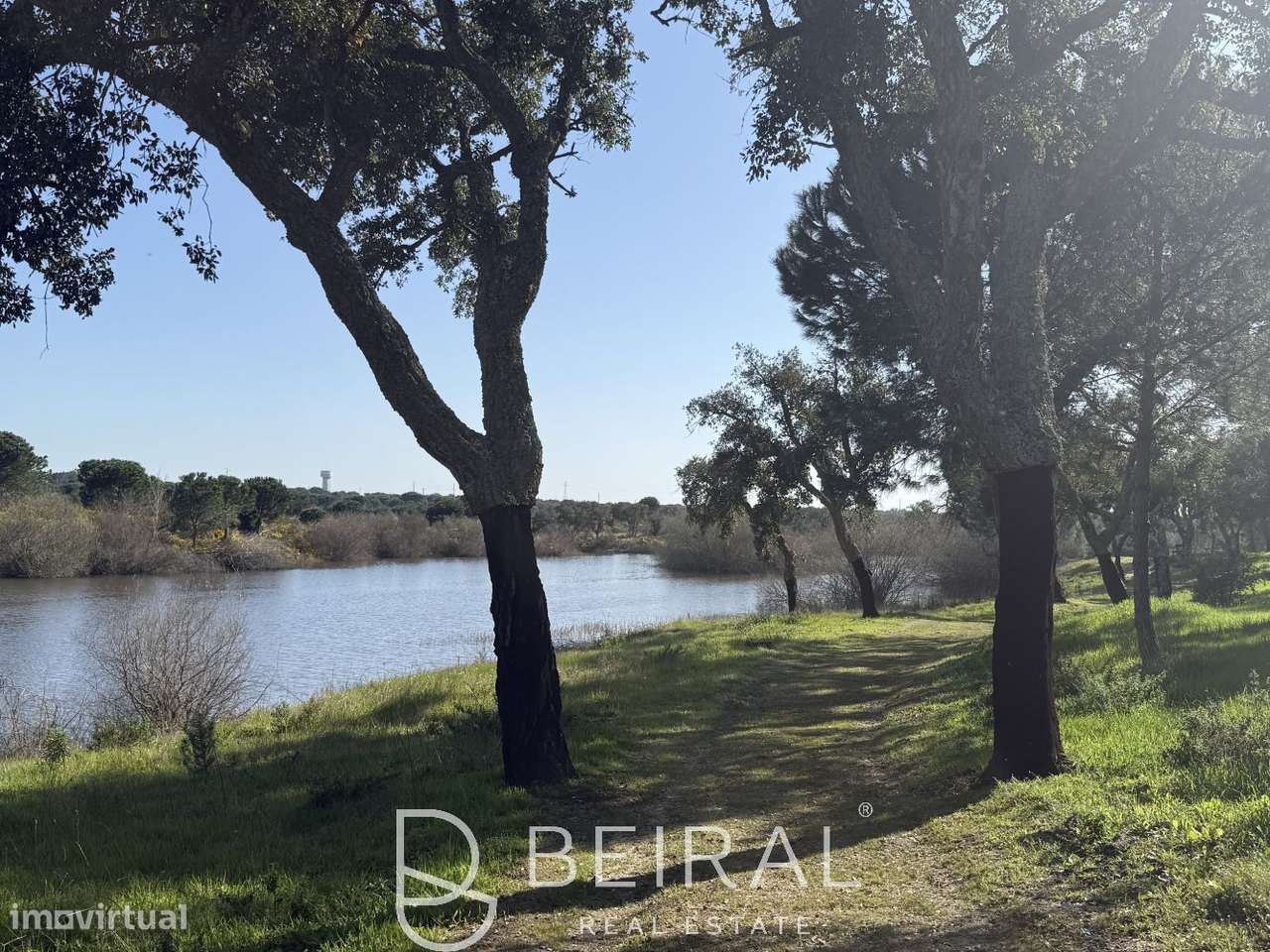 TERRENO DE PRESTÍGIO FRENTE AO LAGO NO GOLF DE SANTO ESTÊVÃO-9