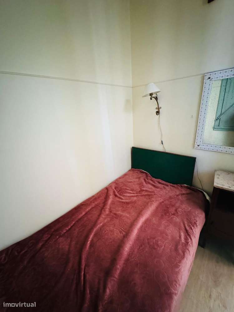 Charmoso Apartamento Familiar de Época com Excelente Potencial-26
