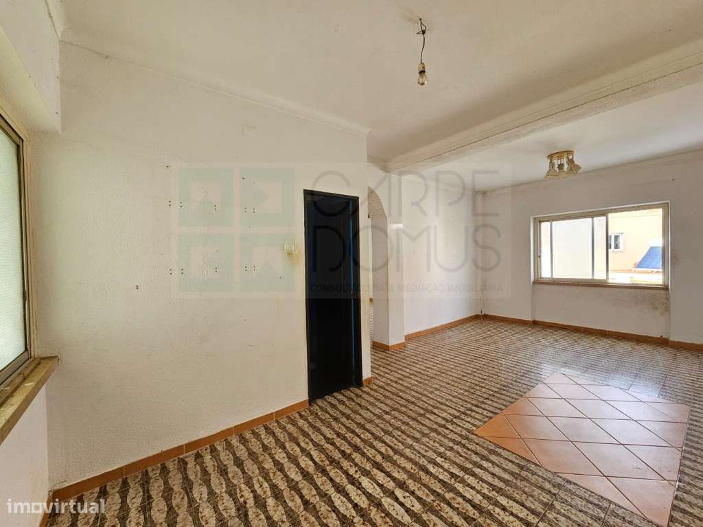 Prédio com Comércio e 2 apartamentos, em Mem Martins, Sintra-48
