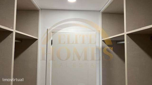 Moradia T3 totalmente reconstruída no centro de Almada — onde o design-37