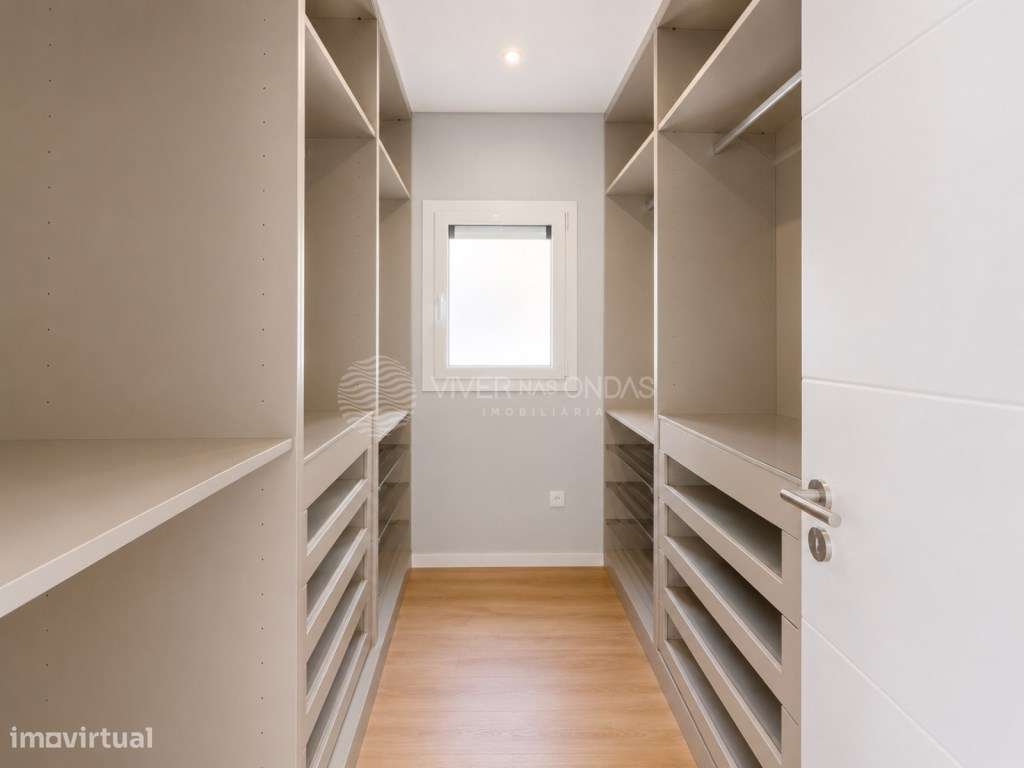 Oferta da Escritura | Moradia T3+1 Térrea com 307 m² em Fernão Ferro-22