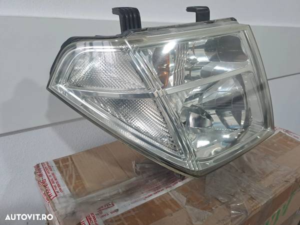 Far Dreapta cu Xenon Nissan Navara/ Nissan Pathfinder R51 2006 - 2010 - 2