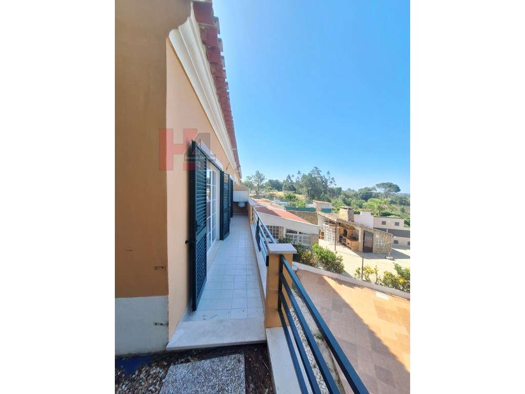 Moradia T4 com piscina inserida num terreno de 670m2 - Setúbal (OFE...-15