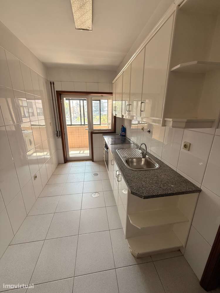Apartamento T2 com lugar de garagem no Porto - Ramalde-24