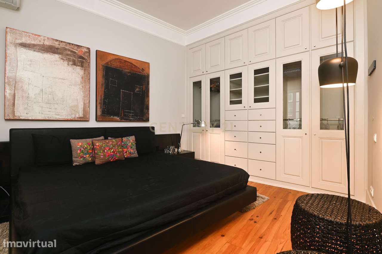 Exclusivo apartamento T4 com estacionamento privado na Baixa, junto ao-9