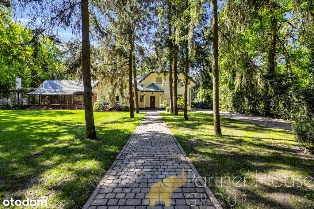 Rezydencjonalna działka z domem w strefie A