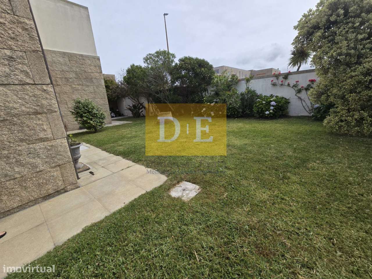 Moradia de 4 Frentes em Zona Nobre de Leca da Palmeira-7