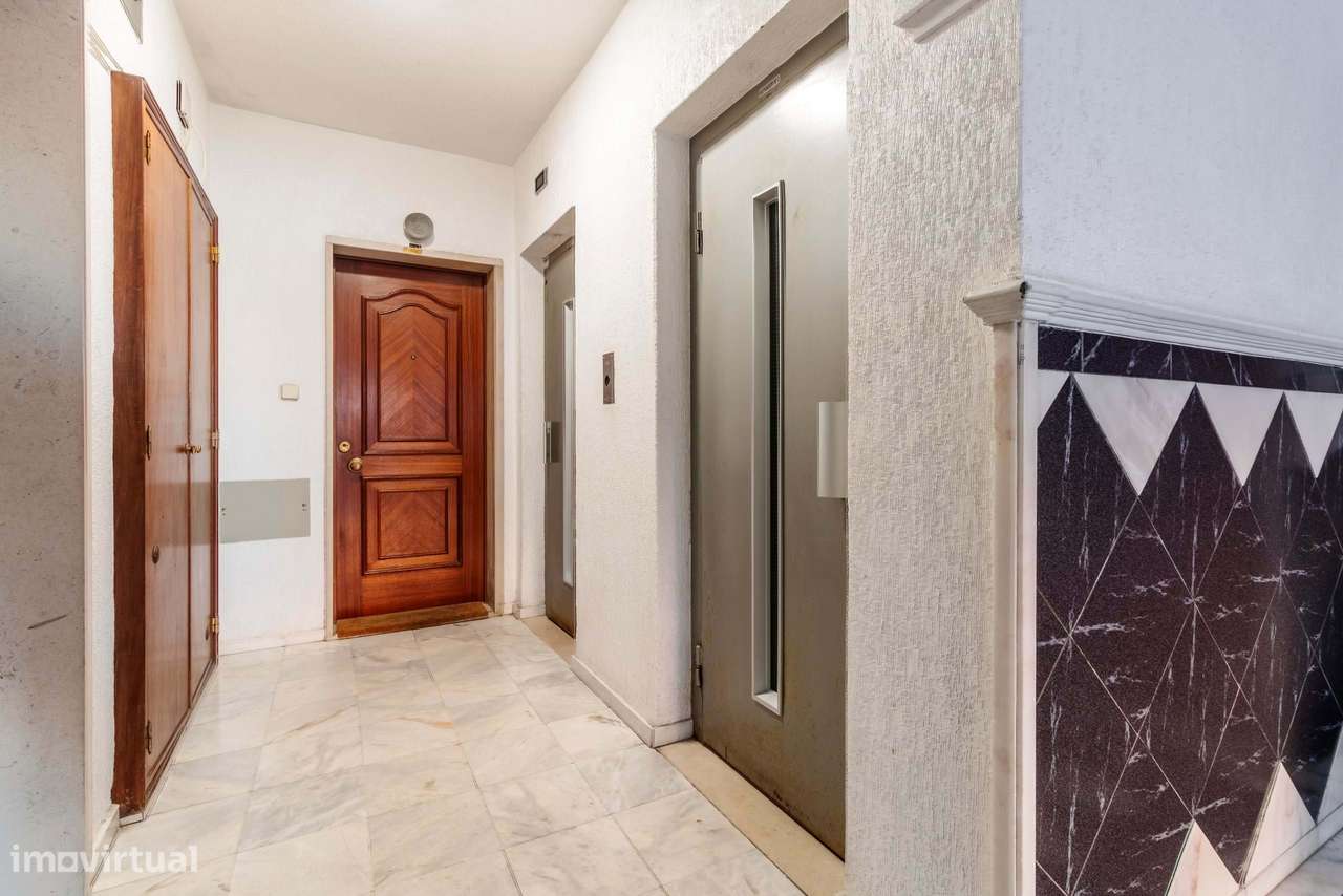 Apartamento T2 C/ 2 Wcs em Fitares, Rio de Mouro - Grande imagem: 4/46